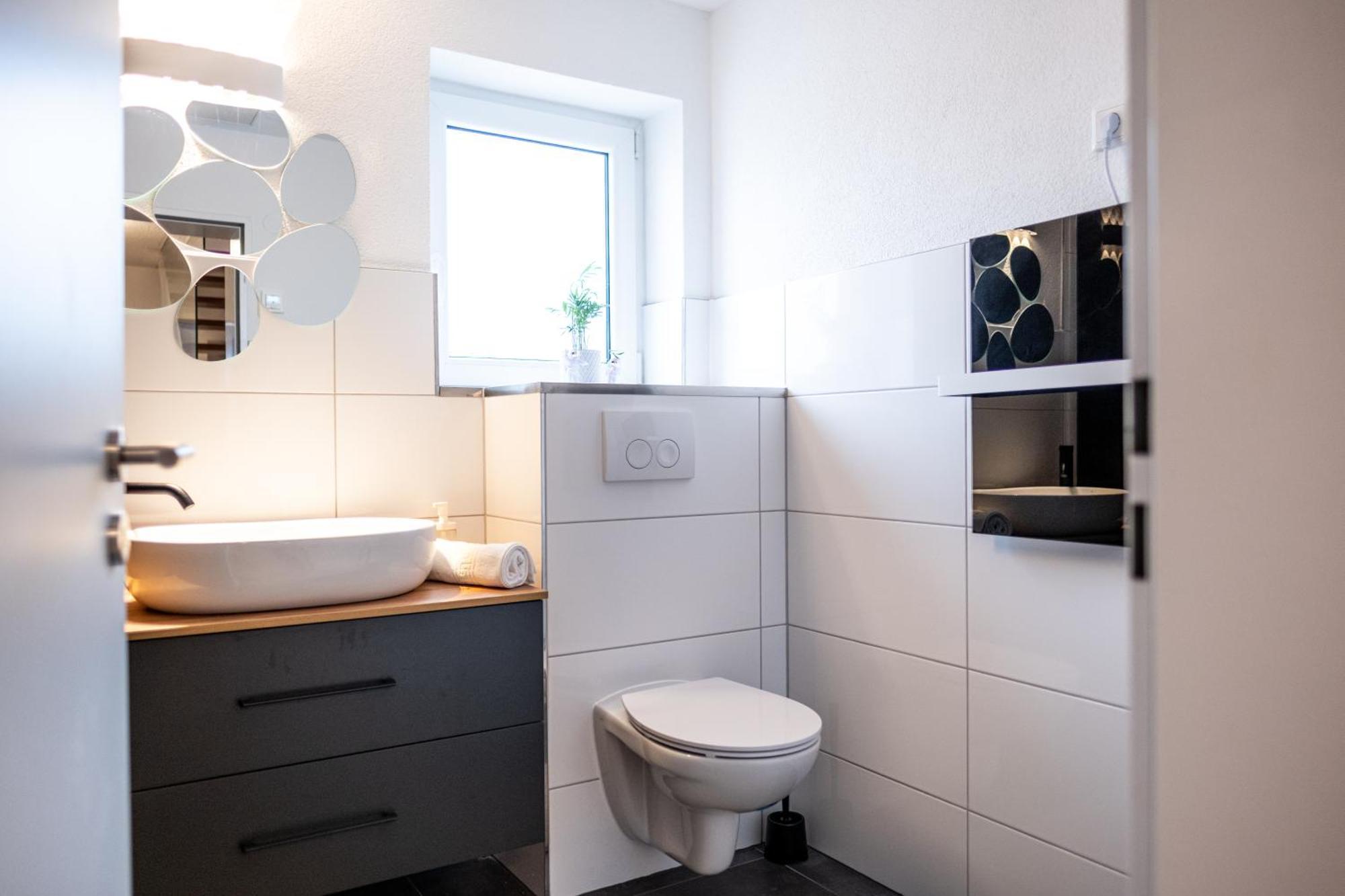 Klassen Apartments! Stadtnahes Ferienhaus* Mit Terrasse In Aulendorf * Fuer 6-8 Personen Buitenkant foto
