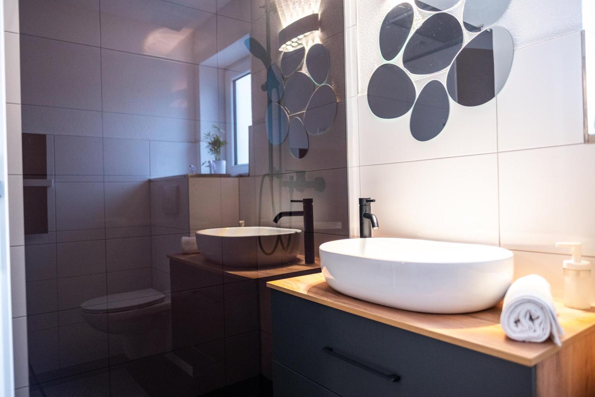 Klassen Apartments! Stadtnahes Ferienhaus* Mit Terrasse In Aulendorf * Fuer 6-8 Personen Buitenkant foto