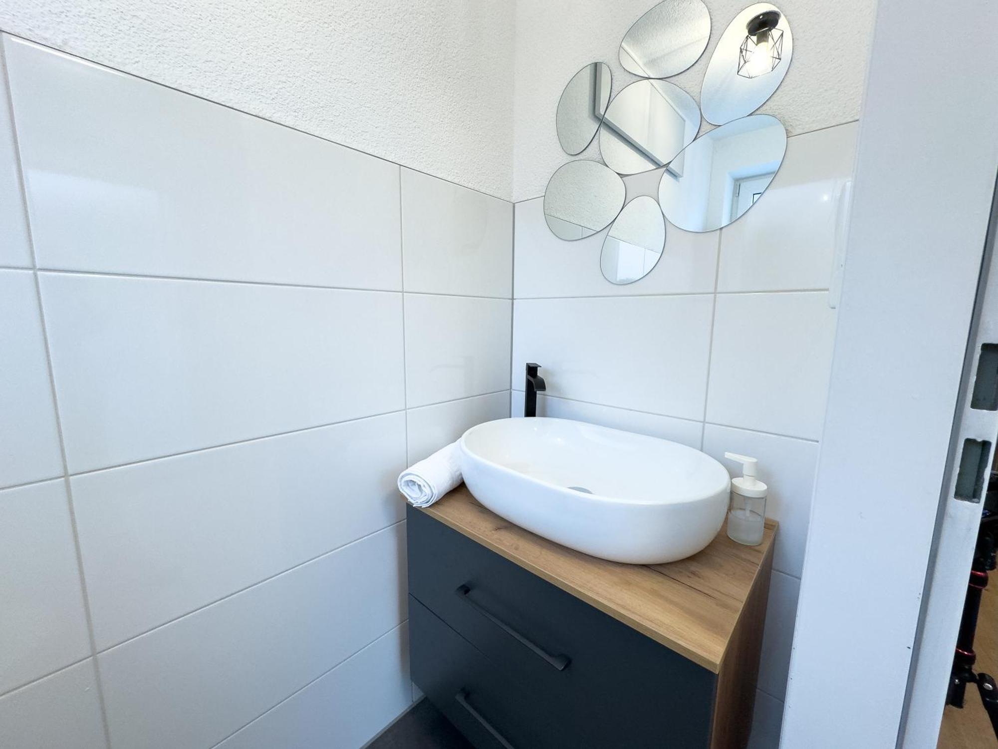 Klassen Apartments! Stadtnahes Ferienhaus* Mit Terrasse In Aulendorf * Fuer 6-8 Personen Buitenkant foto