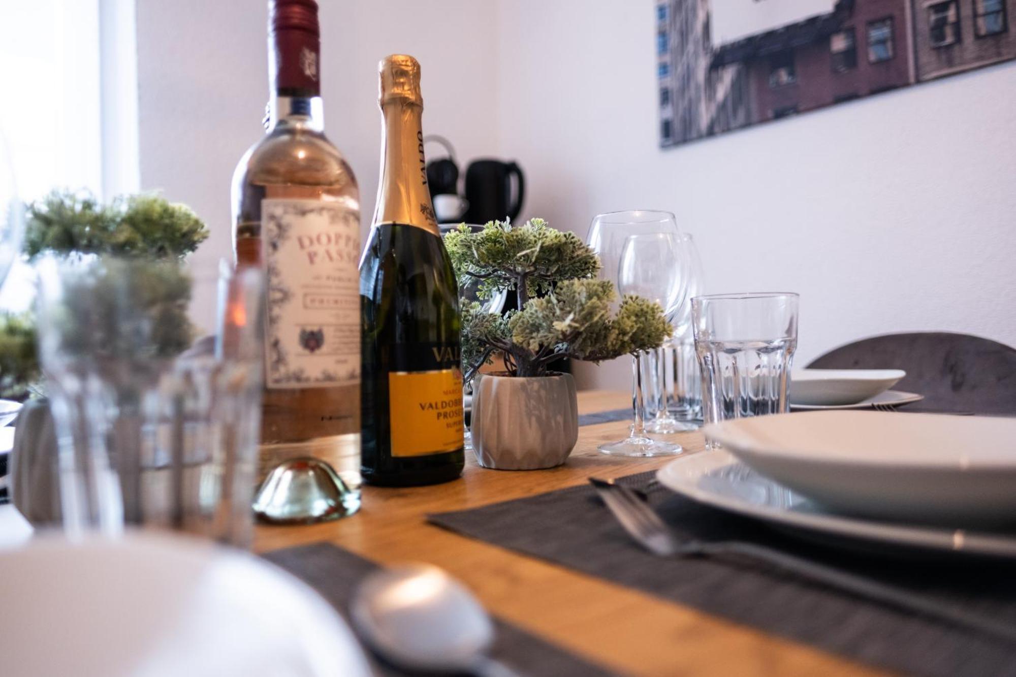 Klassen Apartments! Stadtnahes Ferienhaus* Mit Terrasse In Aulendorf * Fuer 6-8 Personen Buitenkant foto
