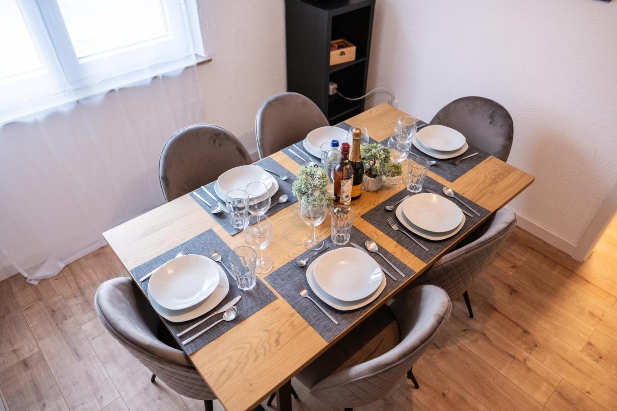 Klassen Apartments! Stadtnahes Ferienhaus* Mit Terrasse In Aulendorf * Fuer 6-8 Personen Buitenkant foto